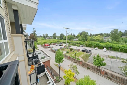 Powder Room Photo of 420 10688 140 Street, Surrey, BC