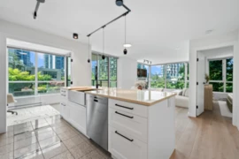 305 1328 W Pender Street, Vancouver, BC