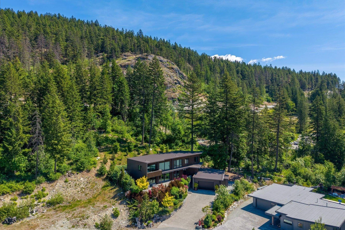 Family Room Photo of 1704 Sugarloaf Place, Pemberton, BC