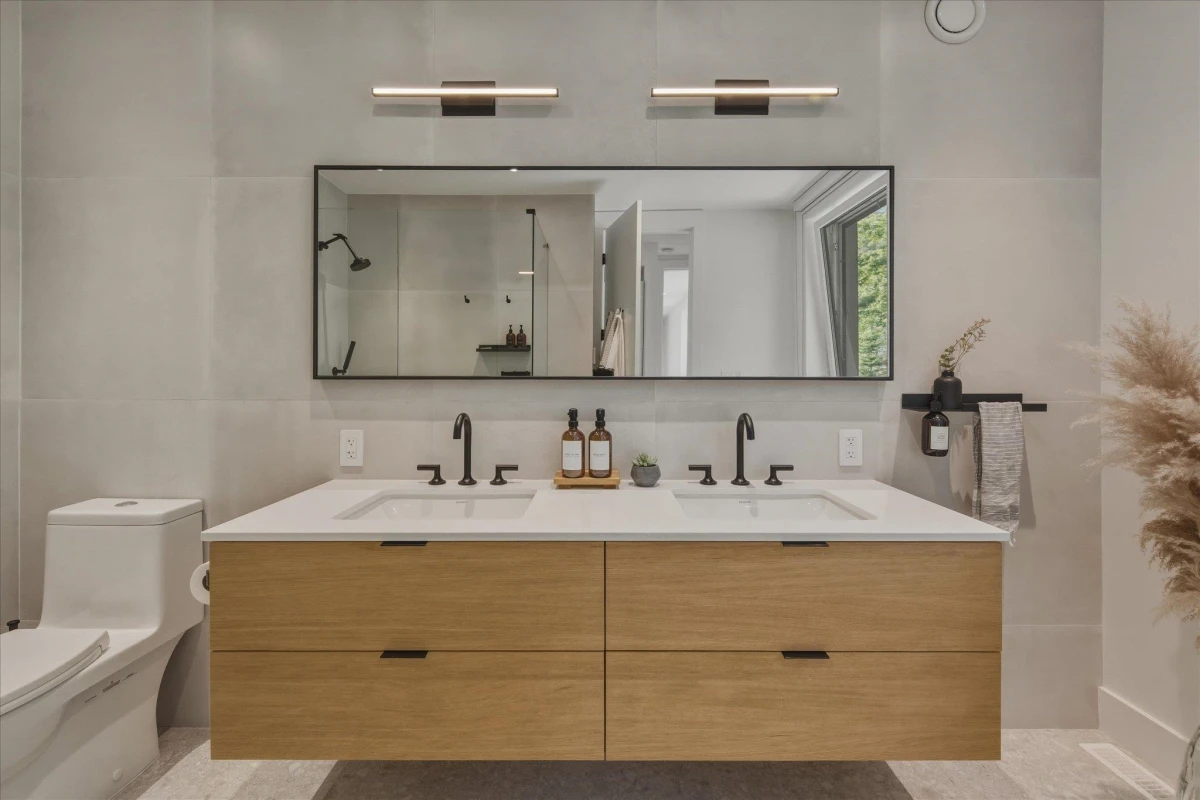 Guest Bathroom Photo of 1704 Sugarloaf Place, Pemberton, BC