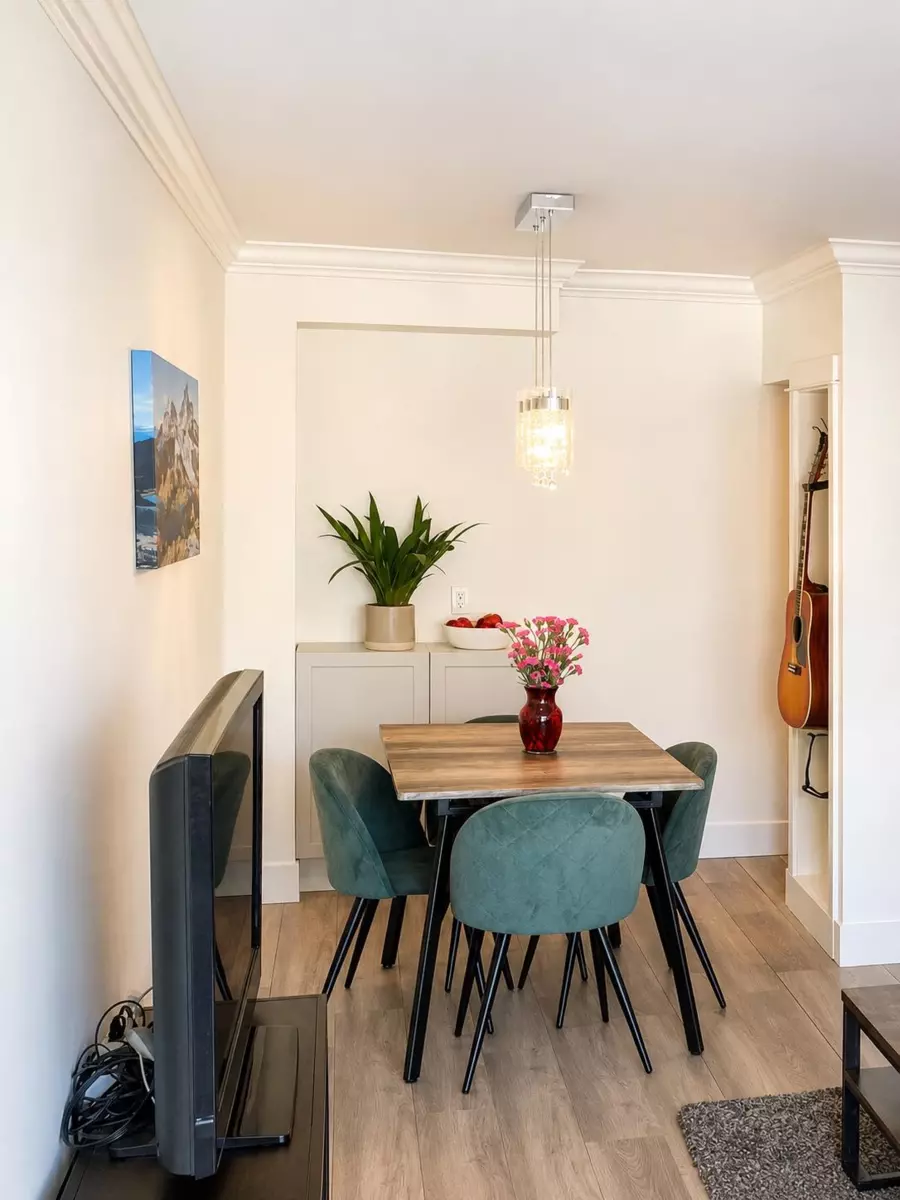 Dining Area Photo of 313 2025 W 2nd Avenue, Vancouver, BC