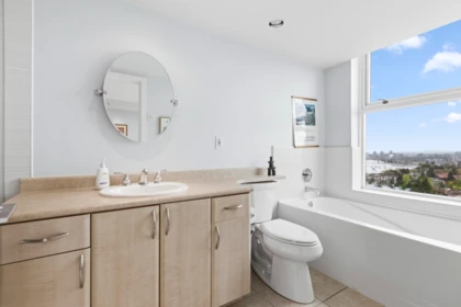 Entry Foyer Photo of 1303 1428 W 6th Avenue, Vancouver, BC