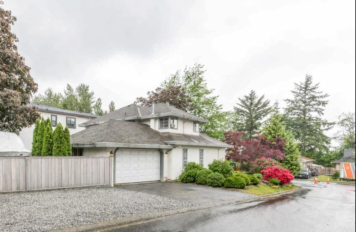 Family Room Photo of 6412 179 Street, Surrey, BC