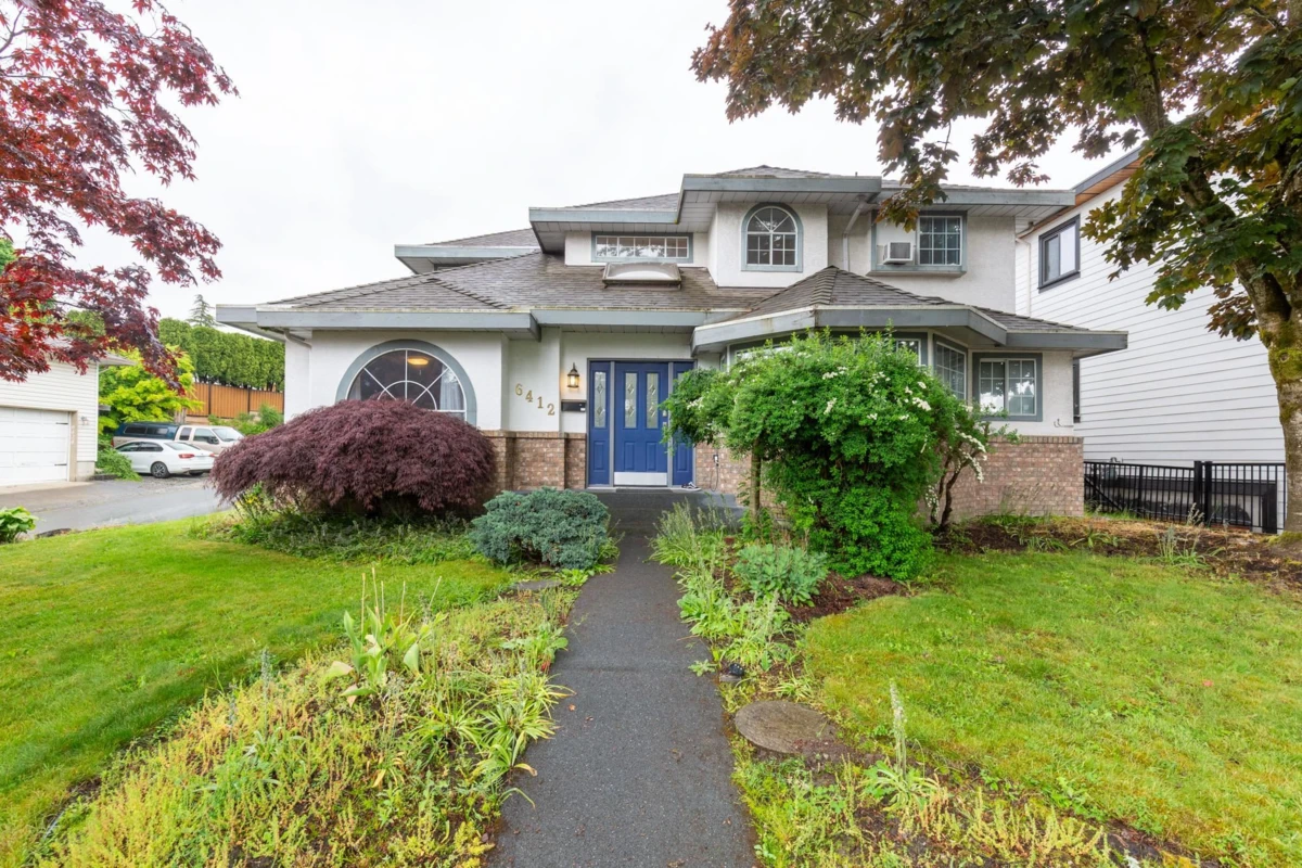 Living Room Photo of 6412 179 Street, Surrey, BC