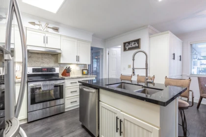 Basement Recreation Room Photo of 6412 179 Street, Surrey, BC