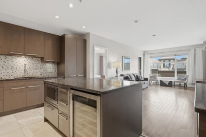 305 4570 Hastings Street, Burnaby, BC, Burnaby — Apartment/Condo for sale