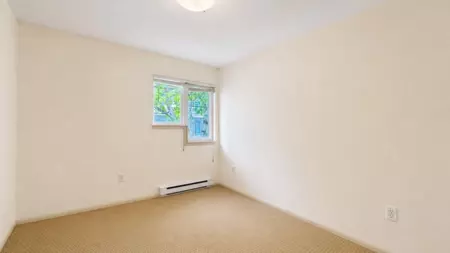 Entry Foyer Photo of 35 2351 Parkway Boulevard, Coquitlam, BC