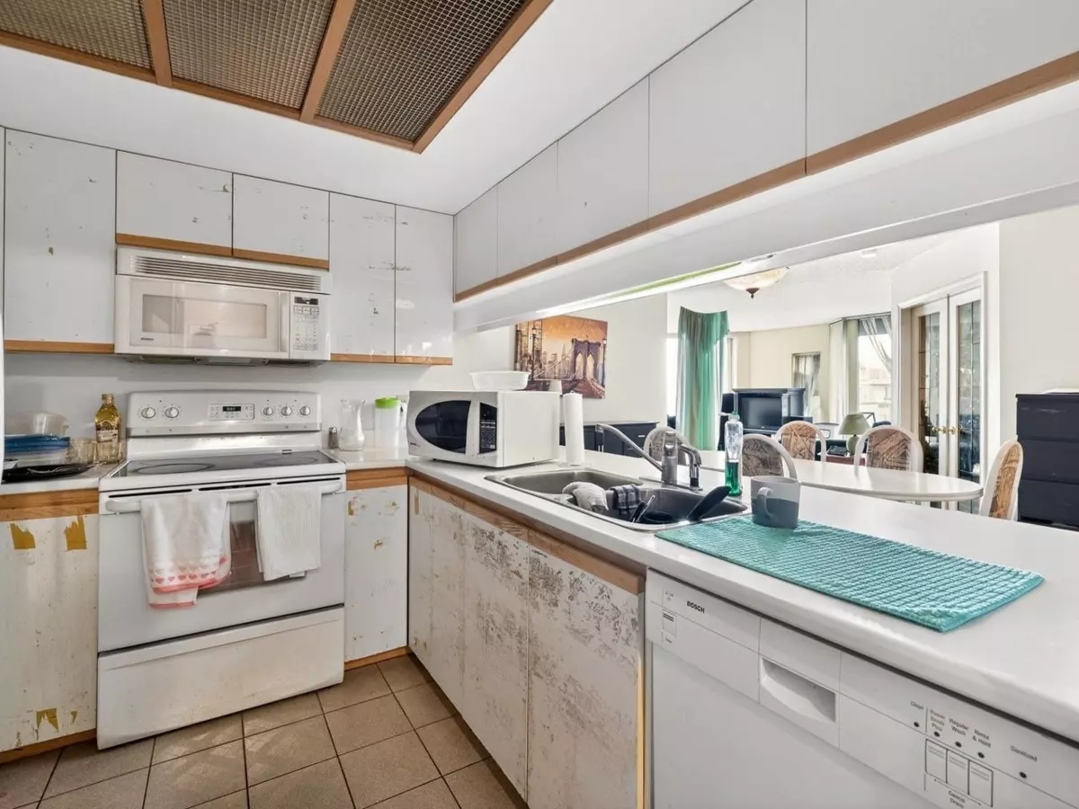 Living Room Photo of 1503 1135 Quayside Drive, New Westminster, BC