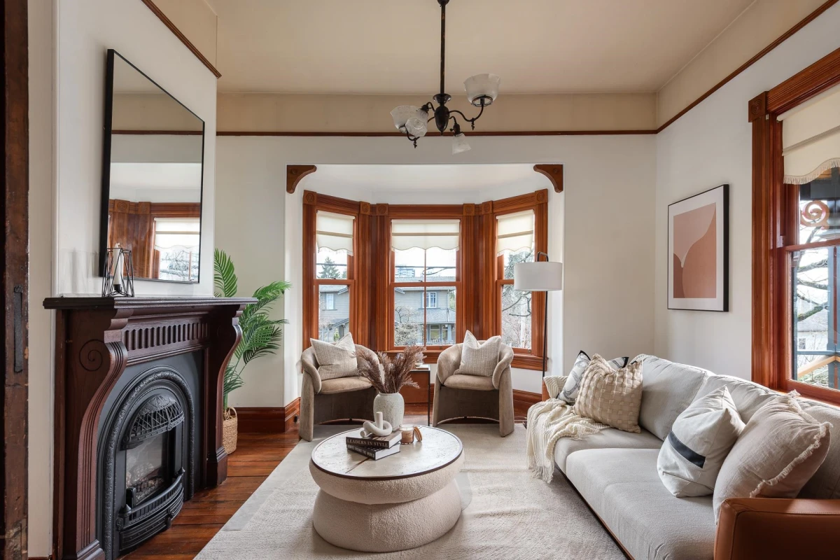 Family Room Photo of 217 Ninth Street, New Westminster, BC