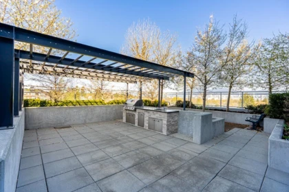 Front Yard Photo of 302 523 W King Edward Avenue, Vancouver, BC