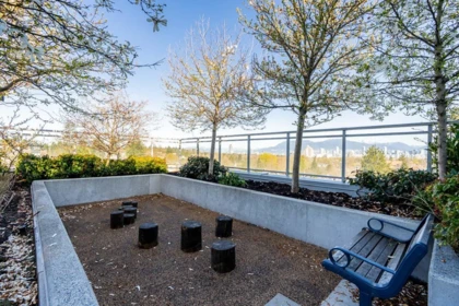 Garden / Landscaping Photo of 302 523 W King Edward Avenue, Vancouver, BC