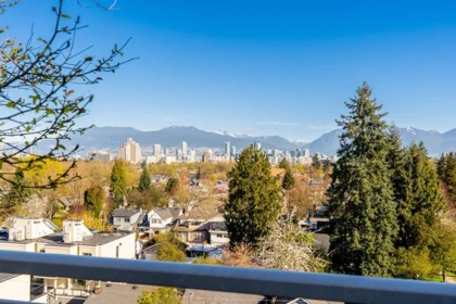 Hot Tub / Spa Photo of 302 523 W King Edward Avenue, Vancouver, BC