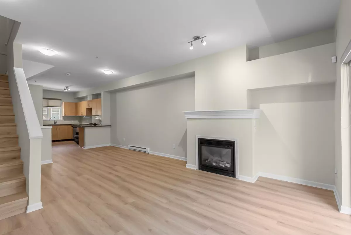 Dining Area Photo of 99 935 Ewen Avenue, New Westminster, BC