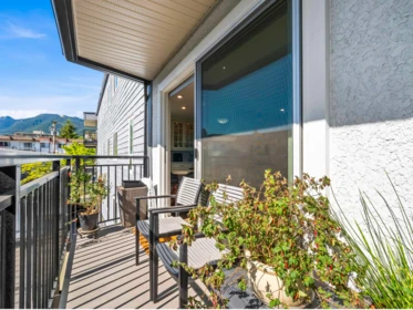 Breakfast Nook Photo of 202 134 W 20th Street, North Vancouver, BC