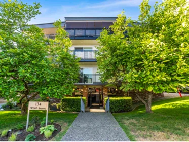 Outdoor Deck Photo of 202 134 W 20th Street, North Vancouver, BC