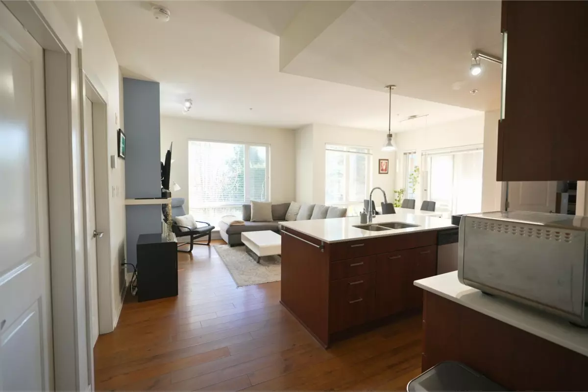 Family Room Photo of 204 13339 102A AVENUE AVENUE, Surrey BC V3T 0C5