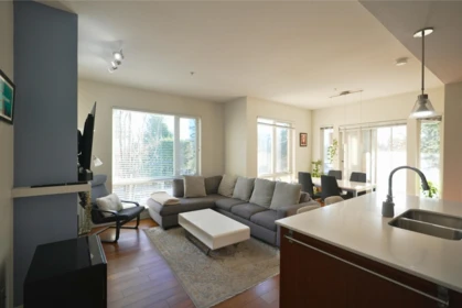 Kitchen Photo of 204 13339 102a Avenue Avenue, Surrey, BC