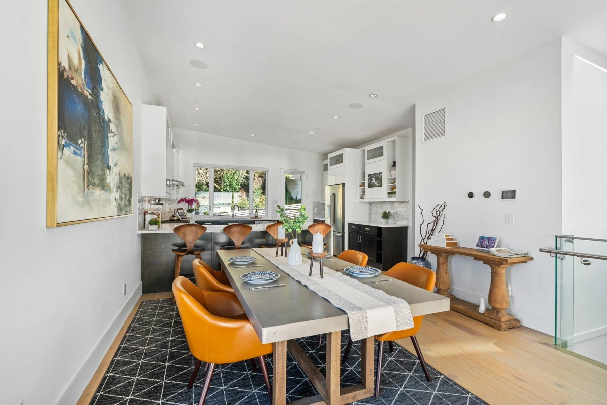 Dining Area Photo of 14857 Buena Vista Avenue, White Rock, BC