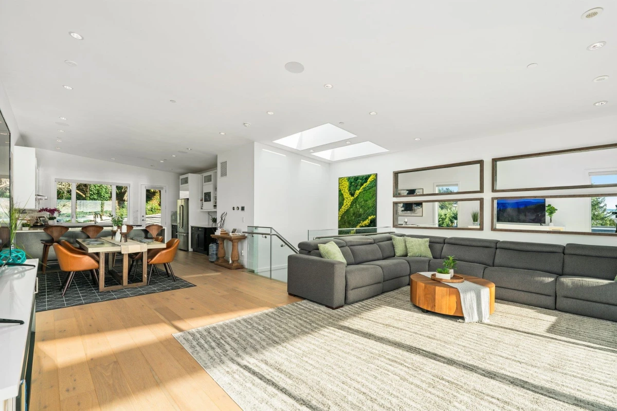 Family Room Photo of 14857 Buena Vista Avenue, White Rock, BC