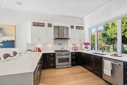 Breakfast Nook Photo of 14857 Buena Vista Avenue, White Rock, BC