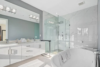Guest Bathroom Photo of 14857 Buena Vista Avenue, White Rock, BC