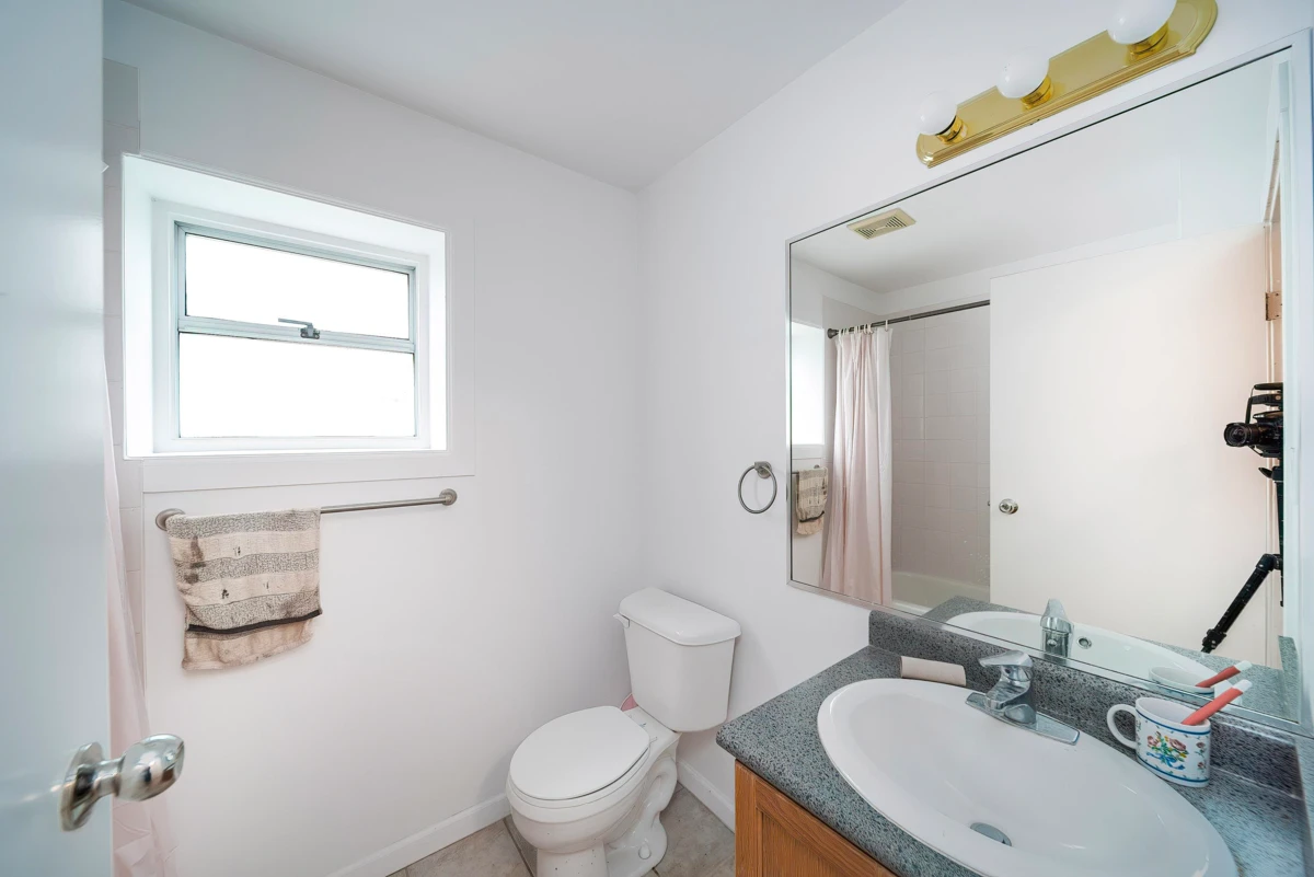 Family Room Photo of 3063 Rosemont Drive, Vancouver, BC