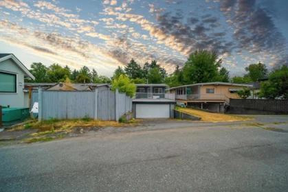 Garden / Landscaping Photo of 3063 Rosemont Drive, Vancouver, BC