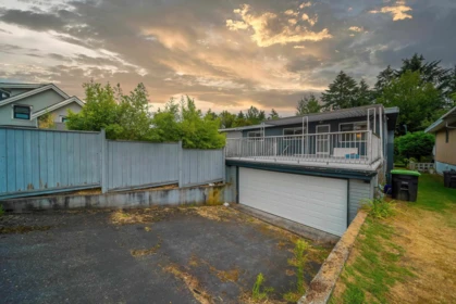 Hot Tub / Spa Photo of 3063 Rosemont Drive, Vancouver, BC