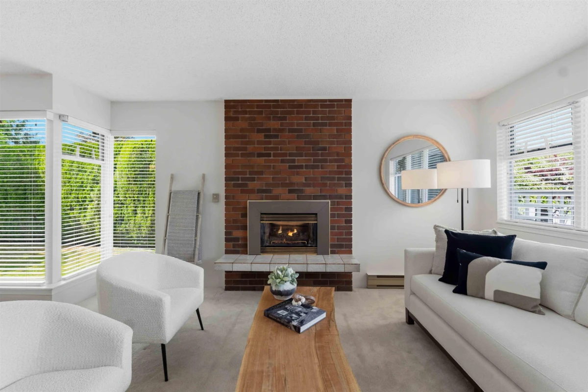 Dining Area Photo of 2 14227 18a Avenue, Surrey, BC