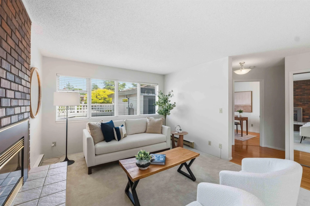 Family Room Photo of 2 14227 18a Avenue, Surrey, BC