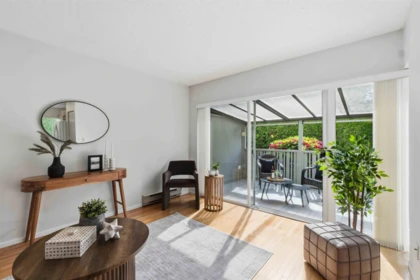 Hallway Photo of 2 14227 18a Avenue, Surrey, BC