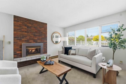 Kitchen Photo of 2 14227 18a Avenue, Surrey, BC