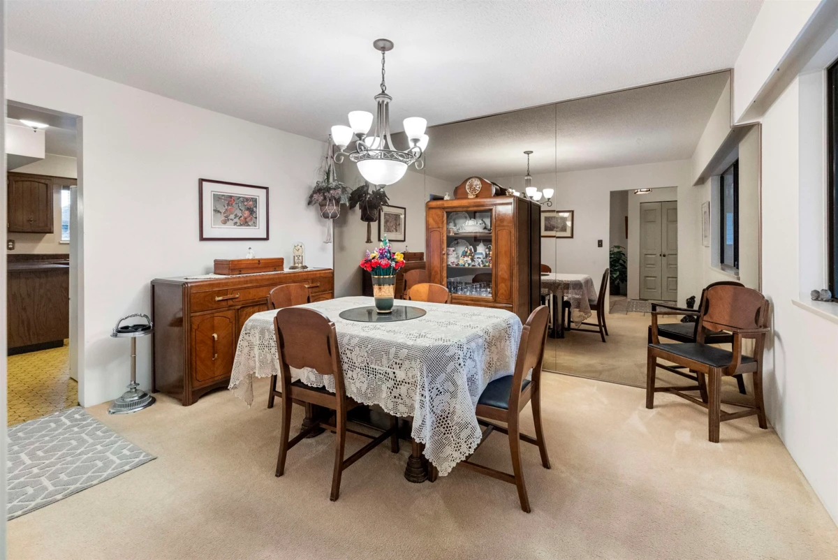 Dining Area Photo of 13474 15 Avenue, Surrey, BC