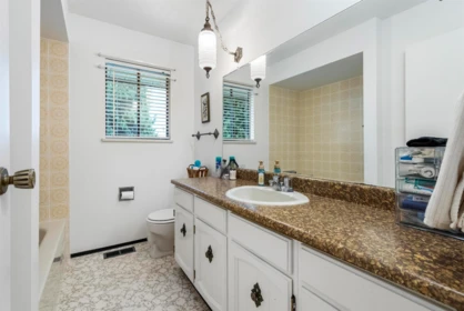 Laundry Room Photo of 13474 15 Avenue, Surrey, BC