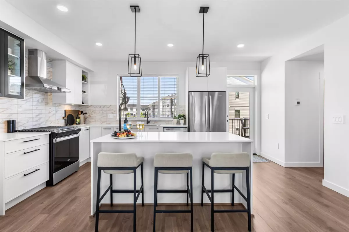 Dining Area Photo of 35 2891 Montrose Avenue, Abbotsford, BC