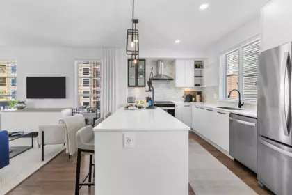 Kitchen Island Photo of 35 2891 Montrose Avenue, Abbotsford, BC