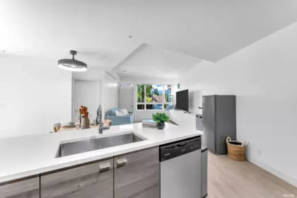 Kitchen Island Photo of 4 13931 Fraser Highway, Surrey, BC