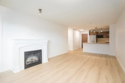 215 3110 Dayanee Springs Boulevard, Coquitlam, BC, Coquitlam — Apartment/Condo for sale