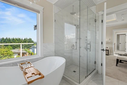 Entry Foyer Photo of 5635 Oakglen Drive, Burnaby, BC