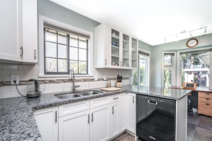 Walk-In Closet Photo of 3 15148 20 Avenue, Surrey, BC