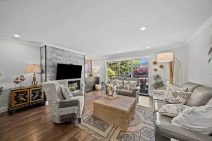 208 1441 Blackwood Street, White Rock, BC, White Rock — Apartment/Condo for sale