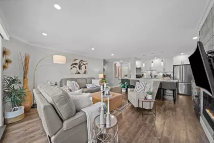 208 1441 Blackwood Street, White Rock, BC, White Rock — Apartment/Condo for sale