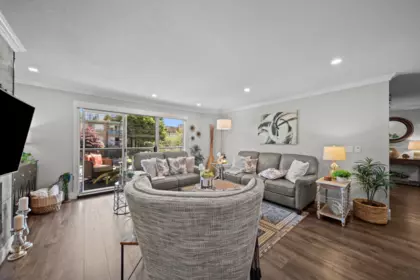 208 1441 Blackwood Street, White Rock, BC, White Rock — Apartment/Condo for sale