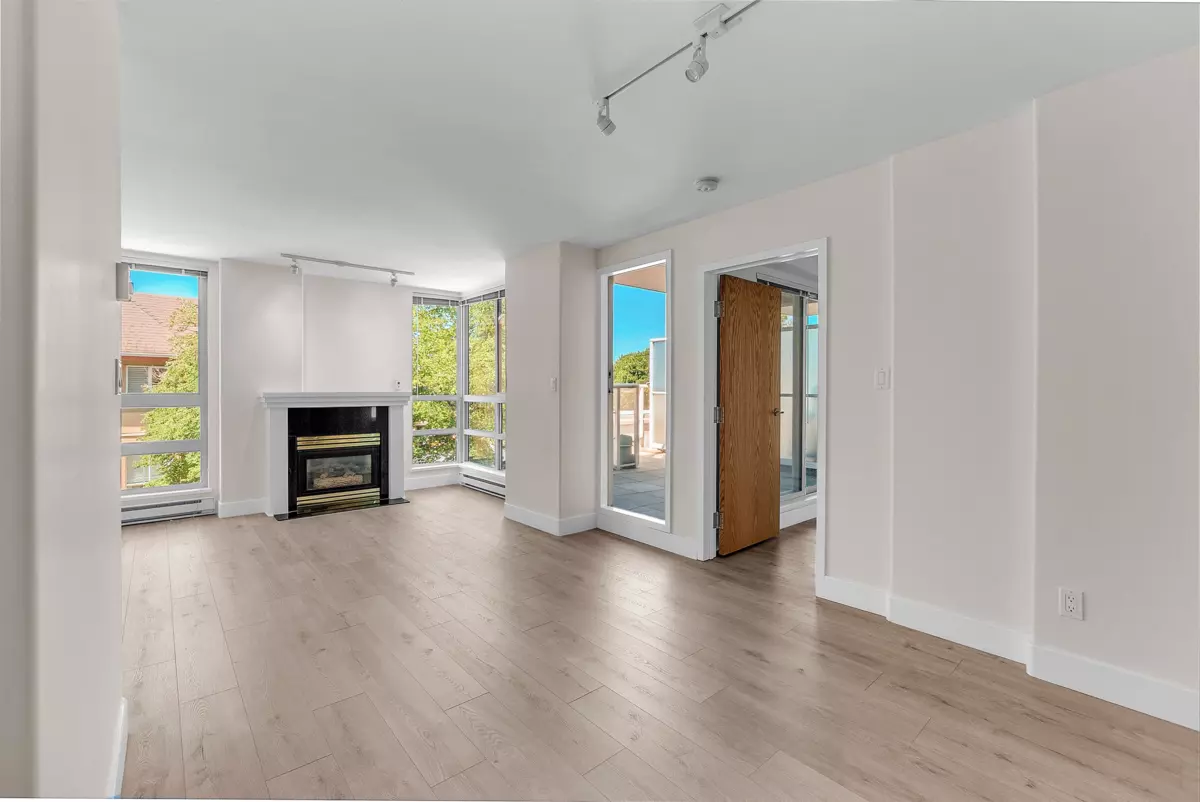 Dining Area Photo of 403 1818 W 6th Avenue, Vancouver, BC