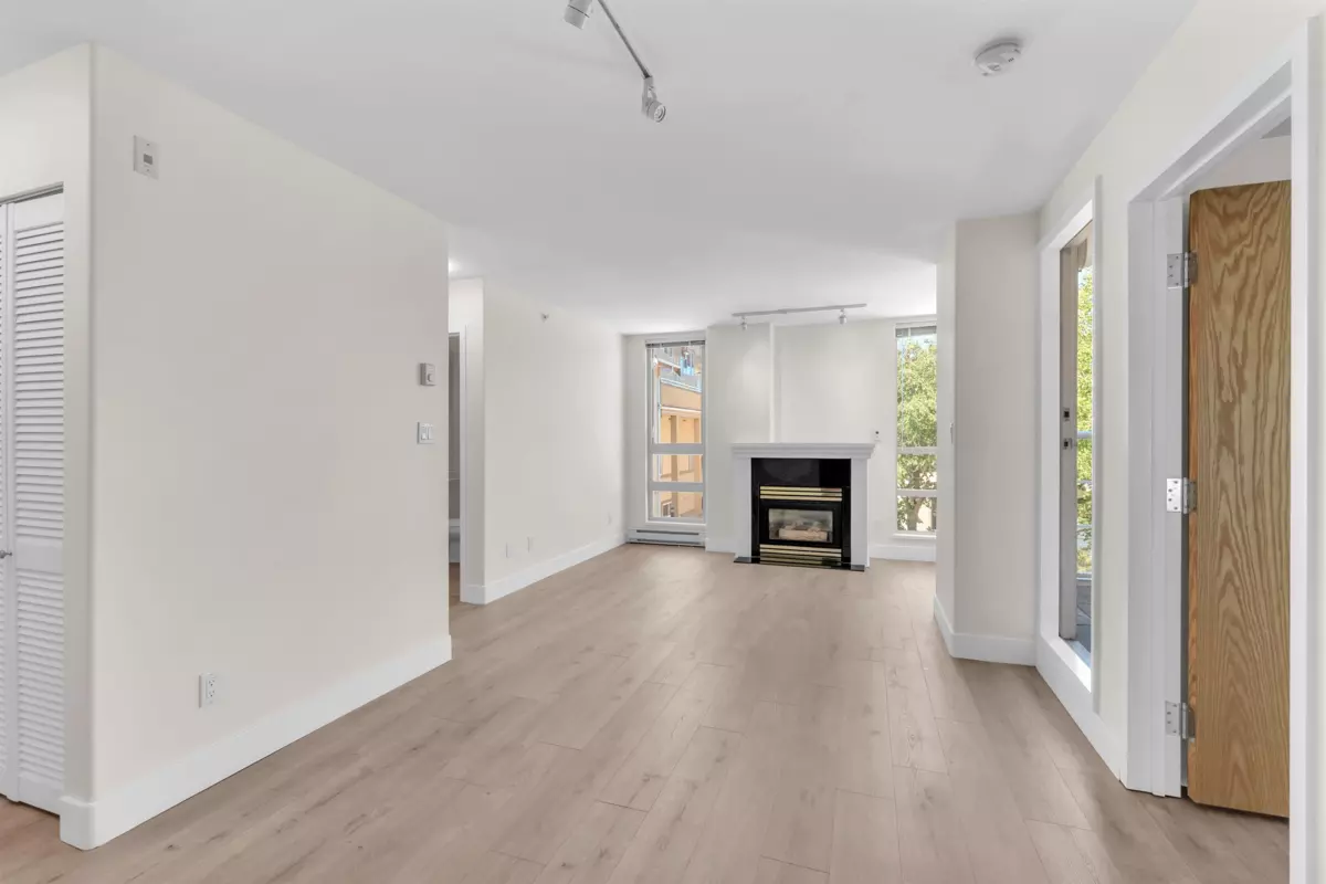 Living Room Photo of 403 1818 W 6th Avenue, Vancouver, BC
