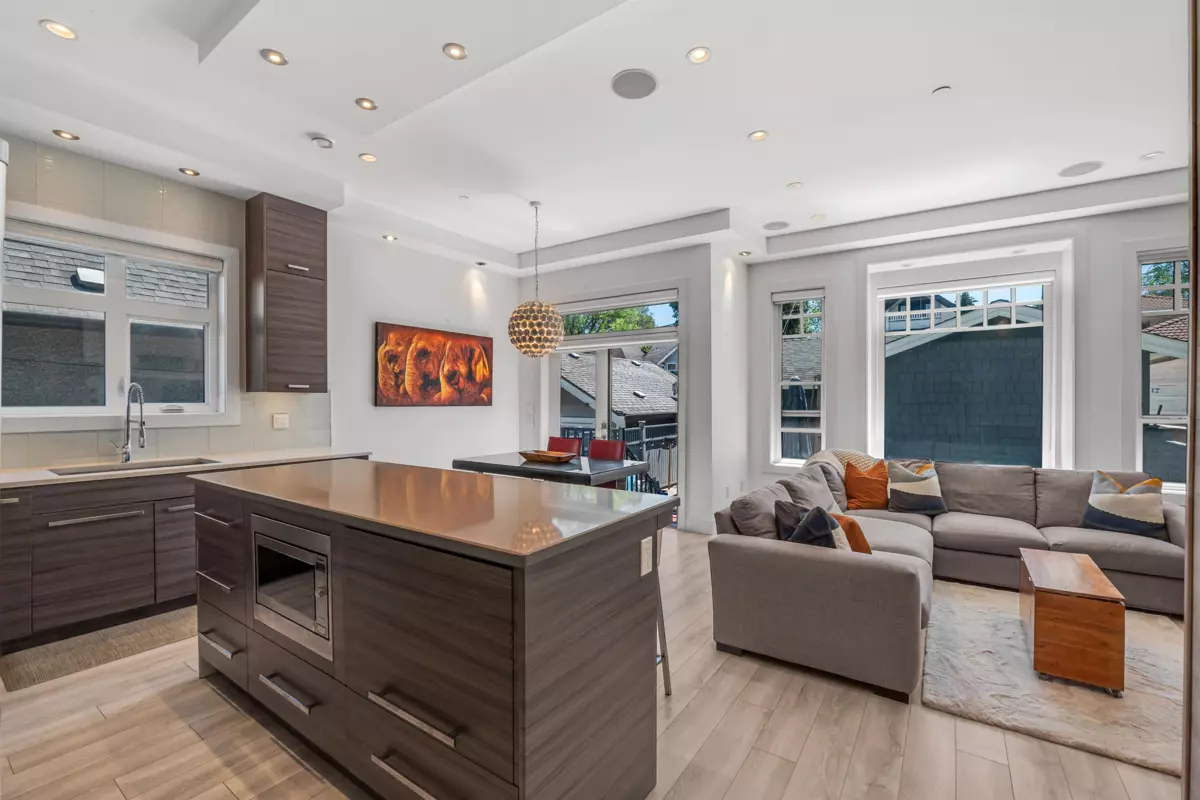 Dining Area Photo of 730 E 11th Avenue, Vancouver, BC