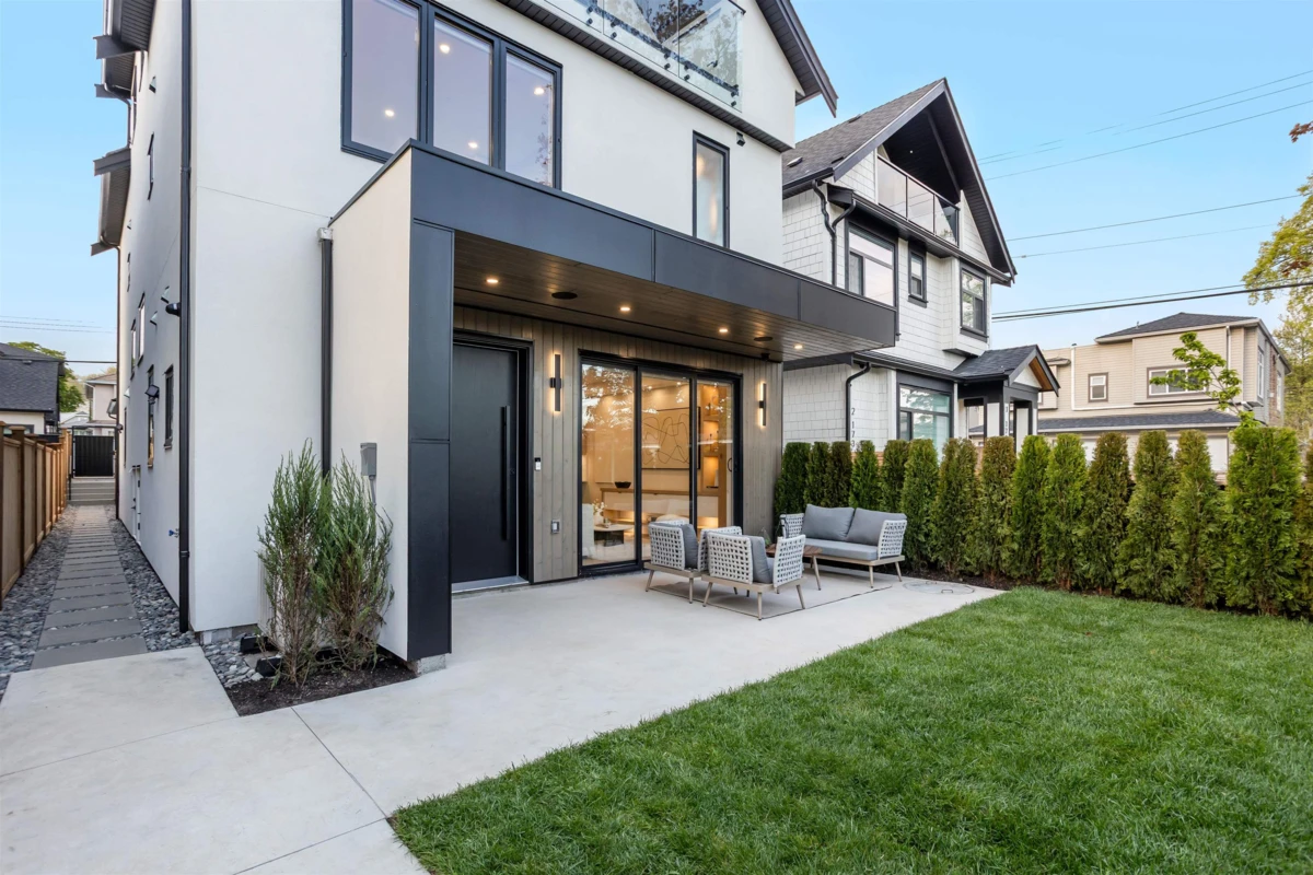 Exterior Rear Photo of 1 165 E 45th Avenue, Vancouver, BC