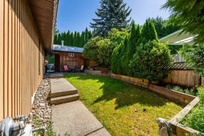 Garden / Landscaping Photo of 3762 Nanaimo Crescent, Abbotsford, BC