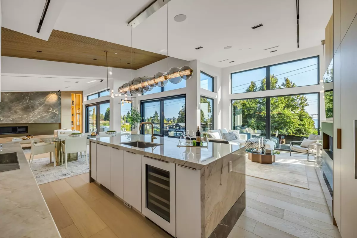 Dining Area Photo of 2423 Mathers Avenue, West Vancouver, BC