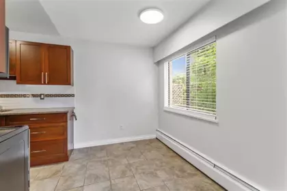 112 590 Whiting Way, Coquitlam, BC, Coquitlam — Apartment/Condo for sale
